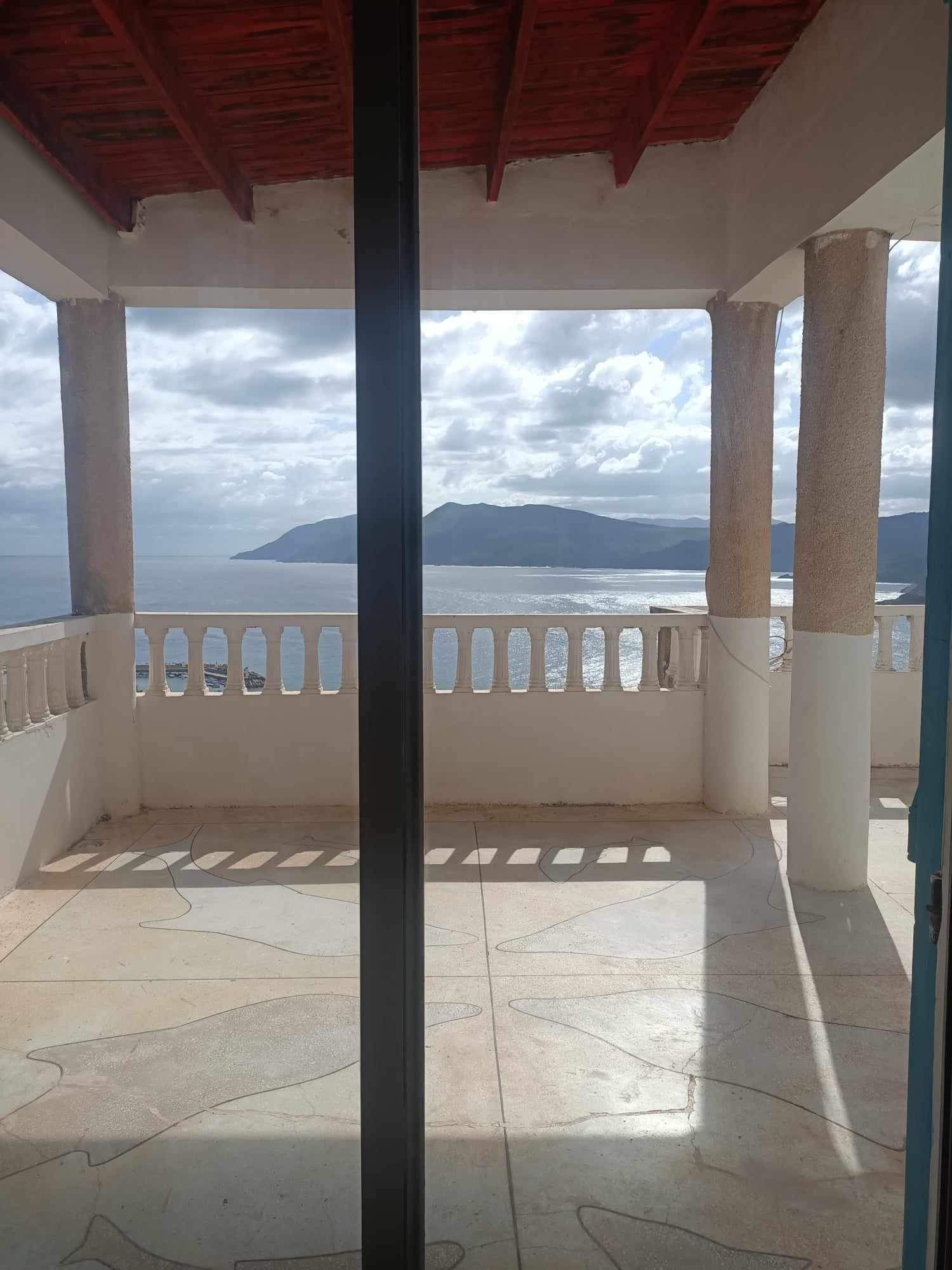 Terraza panoramica con vista al mar