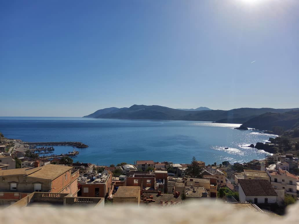 Vista panoramica de la bahia de Chetaibi