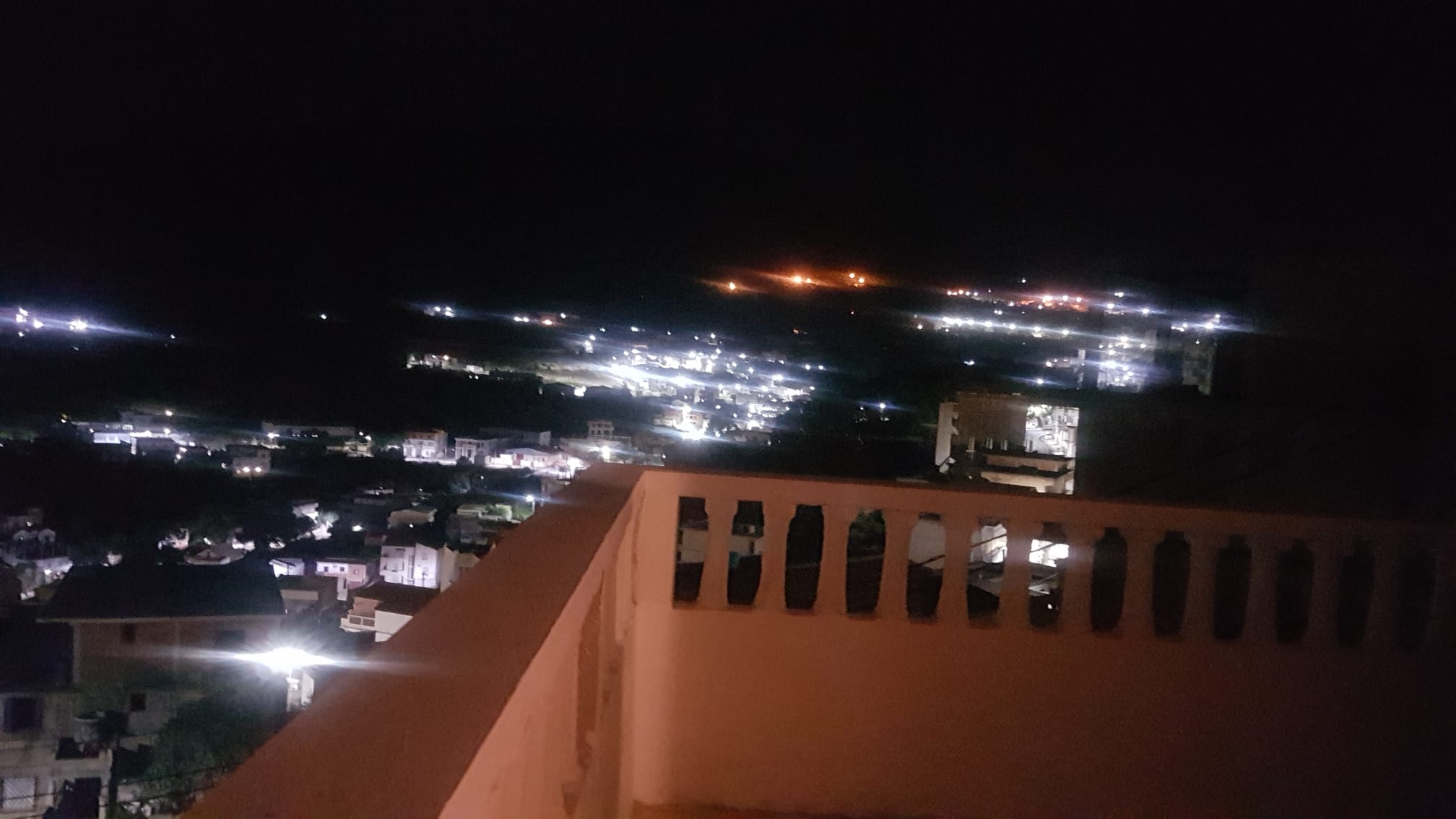 Vista nocturna desde la terraza